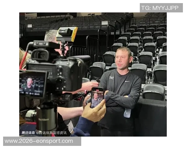 阿德尔曼透露斯特劳瑟将接受评估期待他本周重返赛场 阿德尔曼透露斯特劳瑟将接受评估期待他本周重返赛场