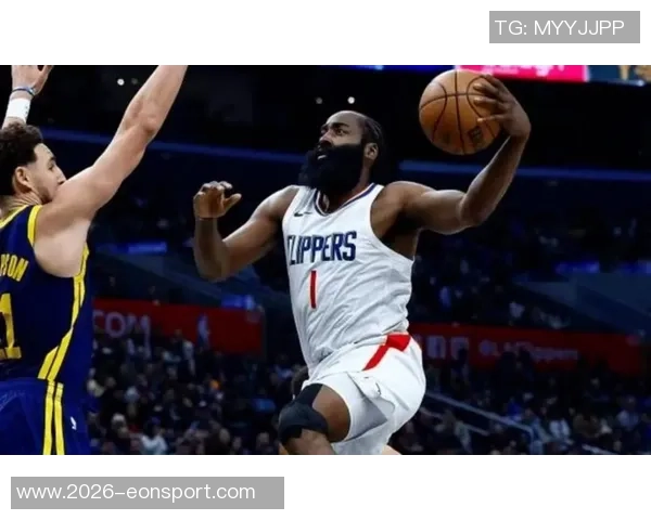 哈登半场表现出色10投6中砍下并列最高16分三分球命中率高达60无失误